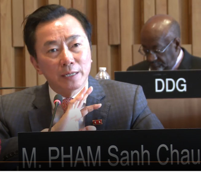 Đại sứ Phạm Sanh Châu trong vòng thi ngày 27-4 - Ảnh chụp màn hình