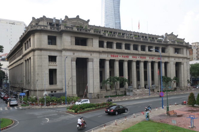heo hồ sơ di tích đang lập, tòa nhà trụ sở Ngân hàng Nhà nước chi nhánh TP.HCM được xây dựng vào năm 1929-1930, từng có các tên gọi: tòa nhà chi nhánh Ngân hàng Đông Dương tại Sài Gòn (1930-1957), Ngân hàng Quốc gia Việt Nam (Việt Nam Cộng hòa, từ năm 1957 đến 30-4-1975), trụ sở Ngân hàng Nhà nước Việt Nam chi nhánh TP.HCM (từ tháng 7-1976 đến nay).