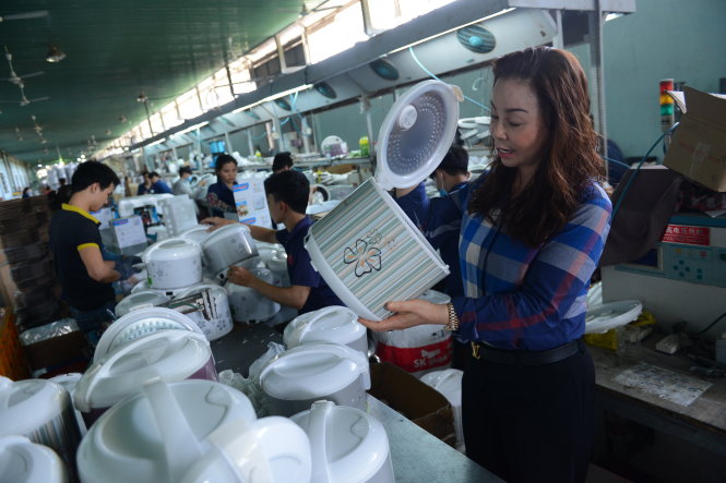 Kinh tế tư nhân VN cần sự bảo vệ hơn là sự hỗ trợ. Trong ảnh: dây chuyền sản xuất tại Công ty TNHH cơ điện Minh Khoa, huyện Củ Chi, TP.HCM -
Ảnh: QUANG ĐỊNH