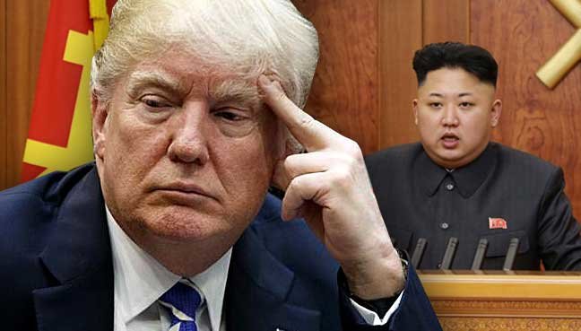 Tổng thống Mỹ Donald Trump (trái) cho rằng lãnh đạo Triều Tiên Kim Jong Un là một chiếc cookie thông minh - Ảnh: AFP