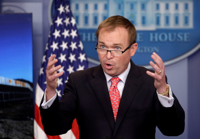 Ông Mick Mulvaney, giám đốc Văn phòng quản lý và ngân sách Mỹ phát biểu về việc đạt được thỏa thuận chi tiêu ngân sách của quốc hội Mỹ tại cuộc họp báo ngày 2-5 - Ảnh: Reuters