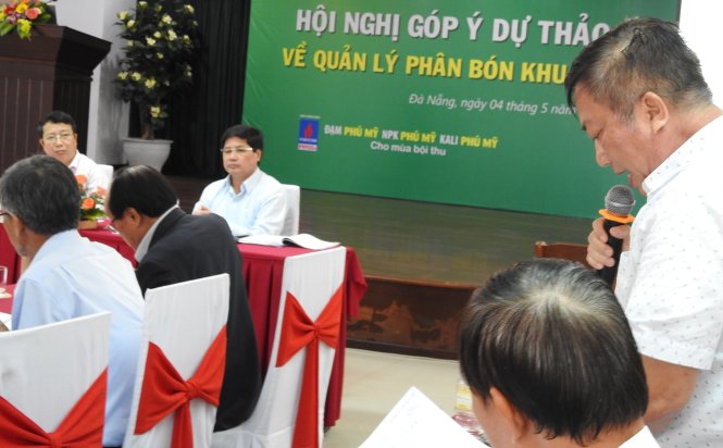 Một lãnh đạo doanh nghiệp sản xuất phân bón góp ý dự thảo Nghị định quản lý ngành phân bón. Ảnh: V.Hùng