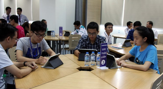 Sinh viên Trường ĐH Y dược TP.HCM trong buổi học tại giảng đường thông minh - Ảnh: TRẦN HUỲNH
