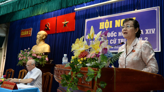 Bà Nguyễn Thị Quyết Tâm, ĐBQH - Chủ tịch Hội Đồng nhân dân TP.HCM trả lời kiến nghị cử tri quận 2, TP.HCM, sáng 4-5-2017 - Ảnh: TỰ TRUNG