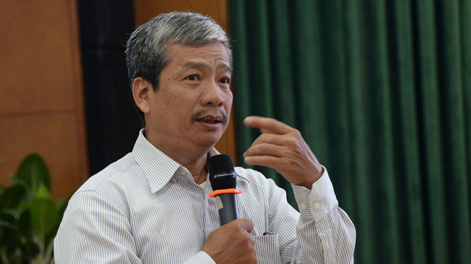 PGS-TS Lê Văn Khoa, Đại học Bách Khoa trao đổi về công tác bảo vệ môi trường và quản lý chất thải rắn TP.HCM, sáng 4-5-2017 - Ảnh: TỰ TRUNG