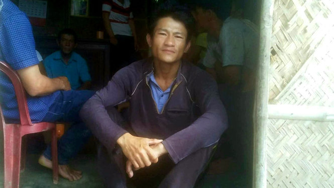 Anh Trần Anh vẫn chưa hết thất thần vì bị tàu giã cào kéo chìm mất tàu - Ảnh: TRẦN LUÂN