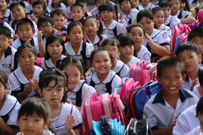 Với chương trình mới, việc học sinh lớp 1 sẽ học như thế nào là nỗi băn khoăn của nhiều chuyên gia, nhà nghiên cứu giáo dục hiện nay. Trong ảnh: học sinh lớp 1 Trường tiểu học Nguyễn Văn Trỗi, Q.4, TP.HCM - Ảnh: NHƯ HÙNG