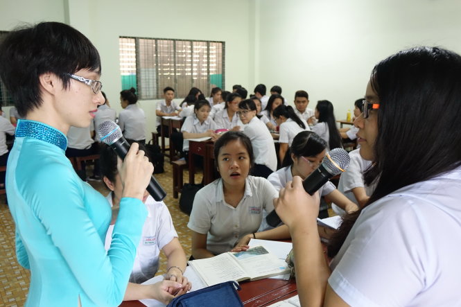 Một tiết học sôi động của cô trò Trường THPT Diên Hồng (Q.10, TP.HCM) ở môn địa lý với bài “Địa lý địa phương” - Ảnh: Như Hùng