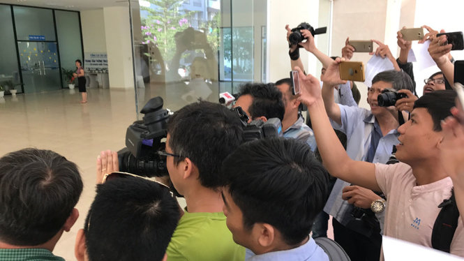 Phóng viên của các cơ quan báo chí tại Đà Nẵng không được tham dự cuộc họp về Sơn Trà chiều 11-5 - Ảnh: ĐOÀN CƯỜNG
