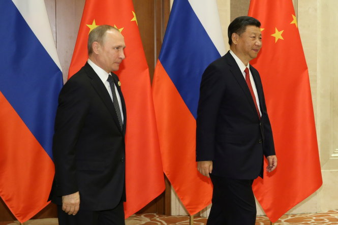 Tổng thống Nga Vladimir Putin cùng Chủ tịch Trung Quốc Tập Cận Bình tại Bắc Kinh sáng 14-5 - Ảnh: Reuters