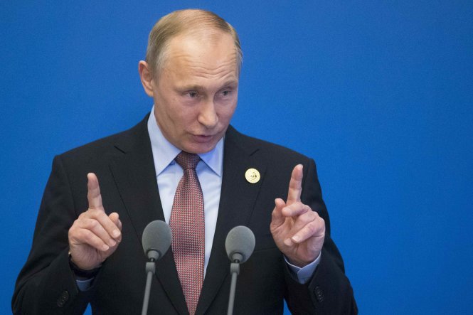 Tổng thống Nga Vladimir Putin phát biểu trước báo chí bên lề diễn đàn quốc tế cấp cao