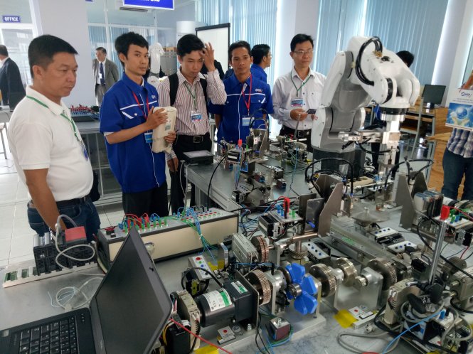 Cánh tay robot phục vụ đào tạo do Nhật Bản tài trợ. - Ảnh: Đức Thiện