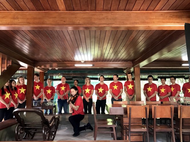 Cảnh quay Như có Bác Hồ trong ngày vui đại thắng tại Nhà sàn - Ảnh: Phương Nhung