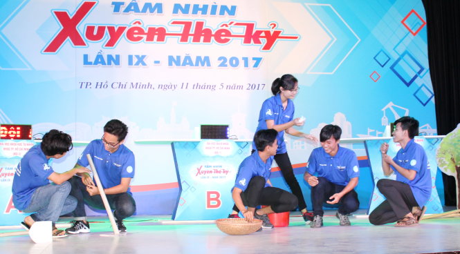 Đội tuyển ĐH Bách khoa chọn hình ảnh sinh viên tình nguyện để diễn đạt nội dung Bác Hồ nói về thanh niên trong tác phẩm Di chúc của Người -
Ảnh: Q.LINH