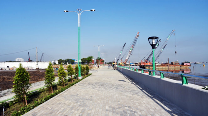 Đến nay sau 11 tháng thi công đã hoàn thành 2.700 m đê kè/7.800 m đê kè trên địa bàn Q.7, huyện Nhà Bè.