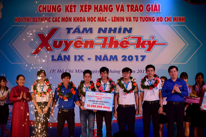 Trường DH Bách Khoa đạt giải nhất cuộc thi - Ảnh: HỮU THUẬN