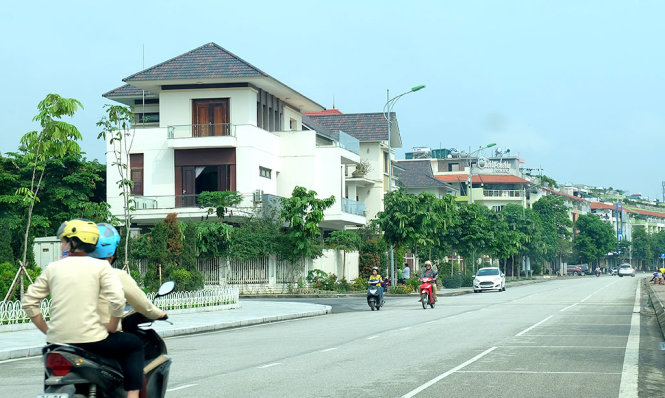 Cả 6 lô biệt thự ở vị trí đắc địa tại Lào Cai được đấu giá năm 2014, hiện nay là nơi ở của gia đình bí thư tỉnh uỷ Lào Cai và nhiều lãnh đạo các ngành khác của tỉnh. Ông Lê Quốc Hưng, phó chủ tịch UBND tỉnh Lào Cai khẳng định, từ quy hoạch đến đấu giá tỉnh không có sai bất cứ cái gì - Ảnh: XUÂN LONG