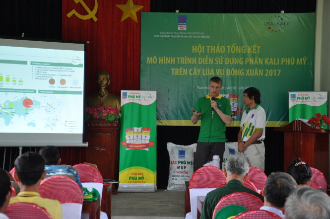 Các chuyên gia nước ngoài được Tổng công ty mời tham dự nhằm chia sẻ kiến thức nông nghiệp cho bà con nông dân. Ảnh CTV