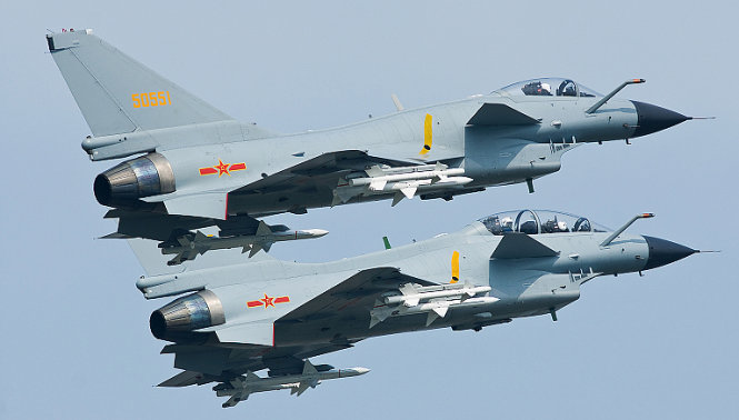 Chiến đấu cơ J-10 của Trung Quốc mang tên lửa trong một đợt bay tuần tra - Ảnh: Air Power Australia