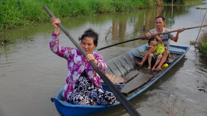 Hai vợ chồng ông Miền luôn song hành bên nhau - Ảnh: Minh Tâm