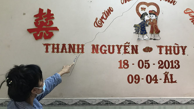 Vết nứt tại nhà và Công ty có đến khảo sát và đánh dấu vết nứt lại - Ảnh: THÀNH NGHĨA