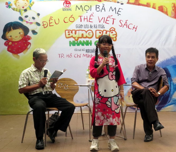 Bụng Phệ (Bảo Trân) tham gia đọc thơ tại buổi ra mắt sách - Ảnh: L.Điền