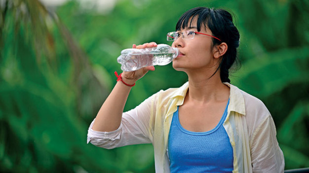 Chỉ là uống nước nhưng hiệu quả phòng bệnh lại vô cùng cao - Ảnh: Quang Định