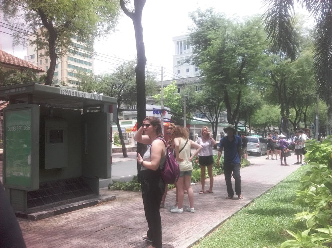 Du khách thất vọng với trạm thông tin du lịch không sử dụng được - Ảnh: Minh Thanh