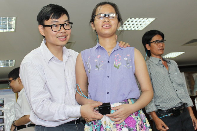 TS Nguyễn Bá Hải cho biết anh đã vượt qua rất nhiều khó khăn để chế tạo “mắt thần” cho người mù - Ảnh: Q.Linh