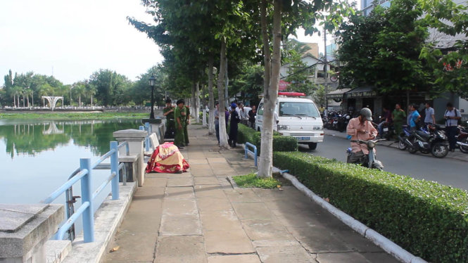 Cơ quan công an đang khám nghiệm hiện trường - Ảnh: Hoài Thương