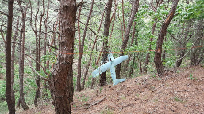 Chiếc máy bay do thám nghi là của Triều Tiên phát hiện tại Gangwon, Hàn Quốc - Ảnh: Yonhap