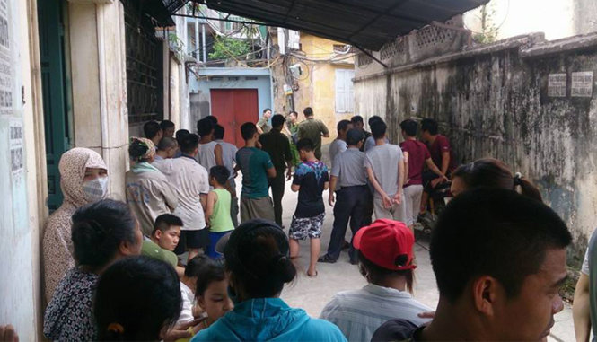 Người dân xã Hữu Bằng bàng hoàng khi biết tin cháu bé 35 ngày tuổi chết trong chậu nước - Anh: CTV