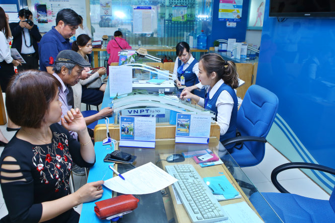 Khách hàng đến đăng ký dịch vụ mới tại VNPT