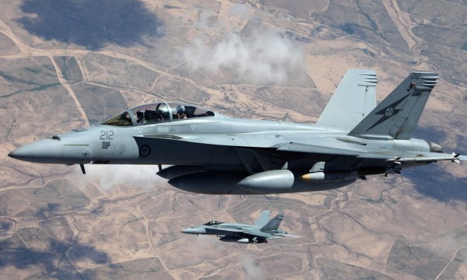 Hai chiếc máy bay RAAF F/A-18F Super Hornets hoạt động trên không phận Iraq - Ảnh: Guardian