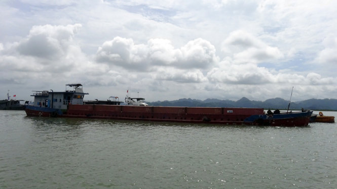 Tàu container chở than bị lực lượng chức năng tạm giữ - ẢNH: Mạnh Thường