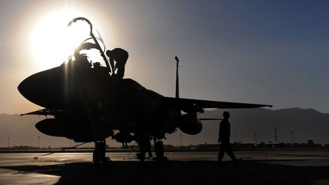 Máy bay chiến đấu F15E đã bắn hạ một máy bay không người lái gần Tanf, nam Syria - Ảnh: AFP