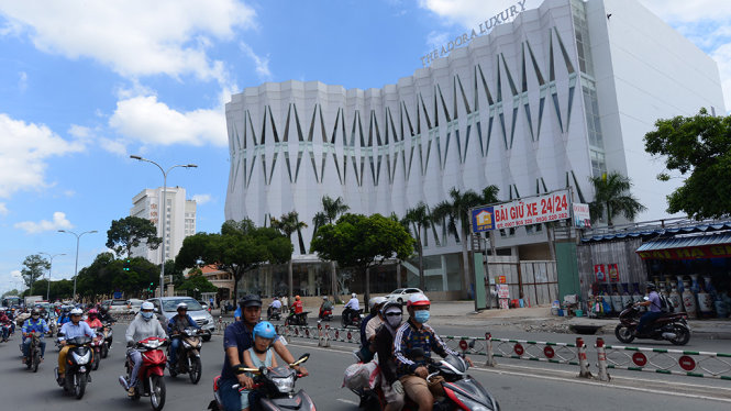 Nhà hàng tiệc cưới và khách sạn trên đường Hoàng Văn Thụ, quận Phú Nhuận (TP.HCM) được xây trên đất quốc phòng - Ảnh: Q.ĐỊNH