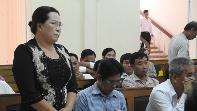 Bà Oanh trong một phiên tòa xử vụ án “đưa và nhận đối lộ” xảy ra tại Sở LĐ-TB&XH tỉnh Cà Mau - Ảnh: N.HÙNG
