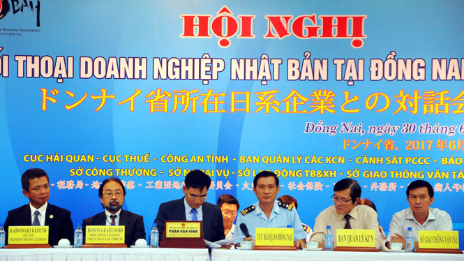 Lãnh đạo UBND và các ban ngành tỉnh Đồng Nai tại buổi đối thoại với các doanh nghiệp Nhật Bản trên địa bàn - Ảnh: A LỘC