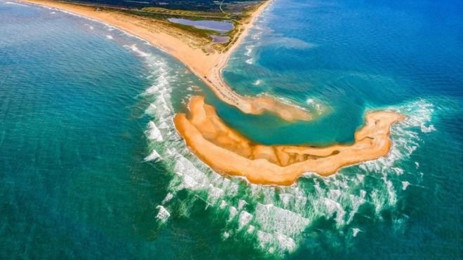 Quang cảnh nhìn từ trên cao của đảo mới nổi ngoài khơi Bắc Carolina - Ảnh: @Chadonka