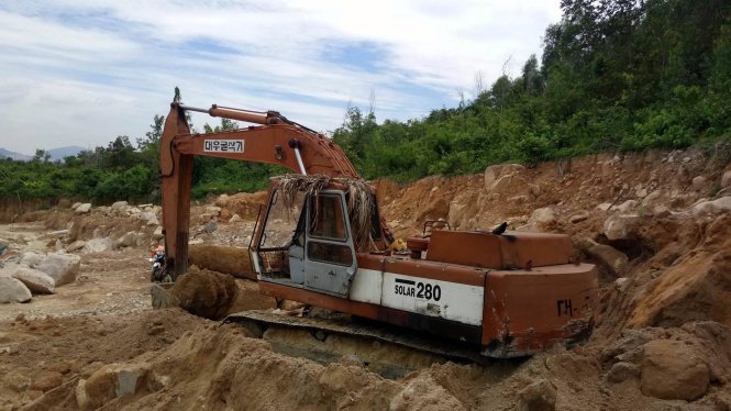 Hiện trường vụ khai thác đất, đá dưới chân núi Nứa- Long Sơn, Vũng Tàu -
Ảnh: Quỳnh Giang