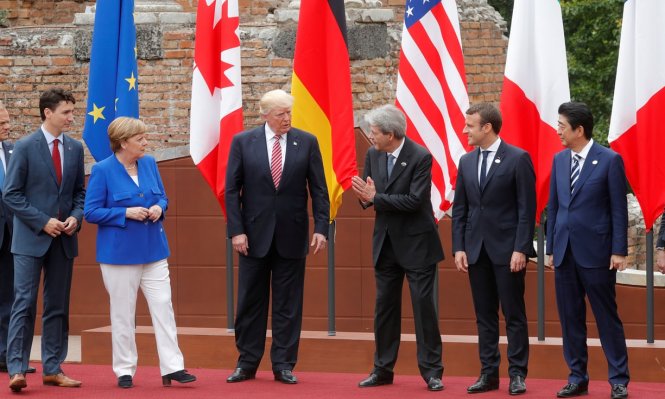 Sự tin tưởng vào nước Mỹ giảm mạnh sau khi ông Trump lên làm tổng thống - Ảnh: Reuters