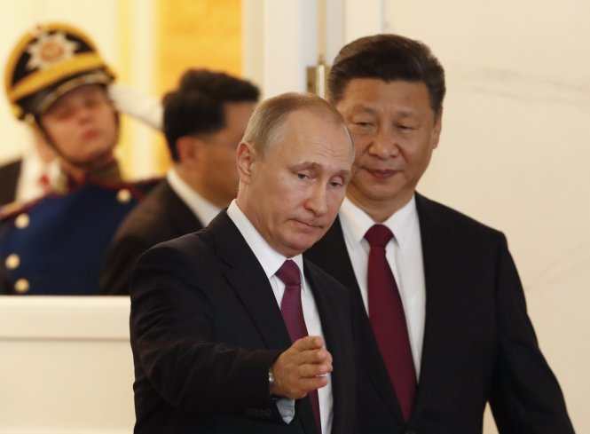 Tổng thống Nga Vladimir Putin gặp chủ tịch Trung Quốc Tập Cận Bình ở Matxcơva - Ảnh: Reuters