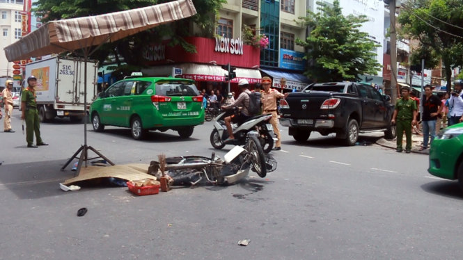 Hiện trường vụ tai nạn khiến 1 tử vong tại chổ - Ảnh: Ngô Quang