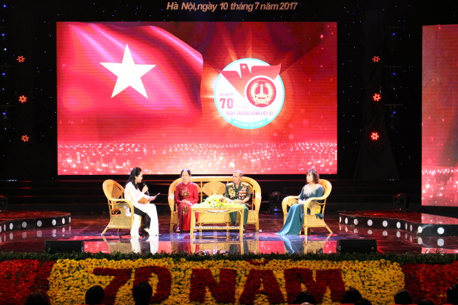 Đại diện người có công tiêu biểu tham gia giao lưu tại chương trình - ẢNH: Hà Thanh