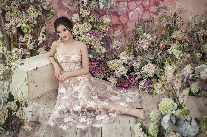 Huyền My dịu dàng trong bộ sưu tập Summer Blossom - Ảnh: THÀNH TRUNG
