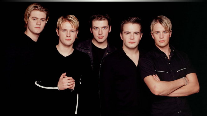 Shane Filan (thứ 2 từ phải qua) thời còn hoạt động trong nhóm Westlife