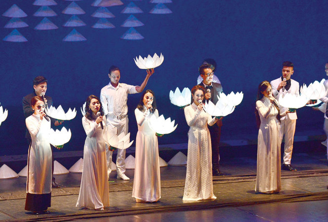 Các ca sĩ Tấn Minh, Hồng Nhung, Đoan Trang, Hà Anh Tuấn, Phương Linh, Hoàng Quyên, nhóm Oplus... đã tham gia Câu chuyện hòa bình số 4 tại Tokyo (ảnh) sẽ tiếp tục góp mặt tại Quảng Trị tối 20-7 này - Ảnh: T.T.D.