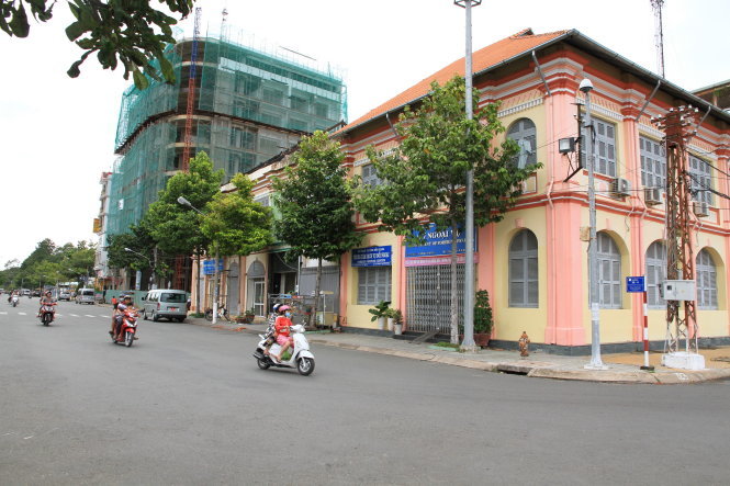 Vị trí nhà ga xe lửa Mỹ Tho giai đoạn 1885-1958. Một phần công trình này đang được bố trí làm văn phòng Sở Ngoại vụ Tiền Giang - Ảnh: V.TR.
