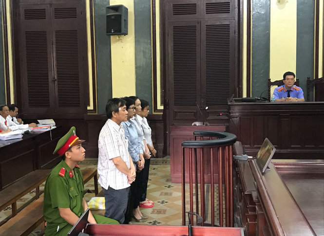 Các bị cáo tại tòa - Ảnh: TUYẾT MAI